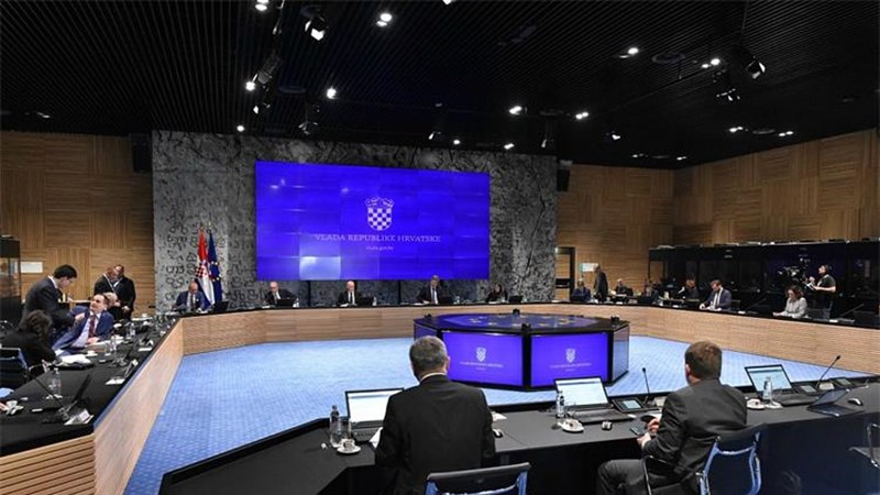 Povećana naknada roditeljima njegovateljima za 1.500 kuna, učenicima dodatni rokovi za prelazak u viši razred